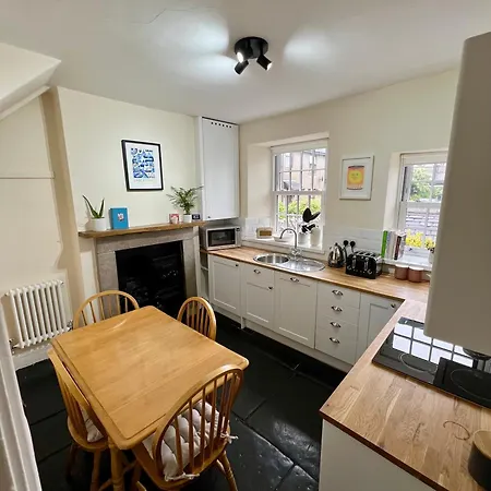 Two Bedroom Cosy Semesterbostad Kendal